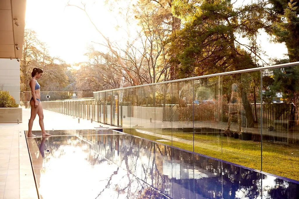 Knightsbridge Canberra 4*,  Australia