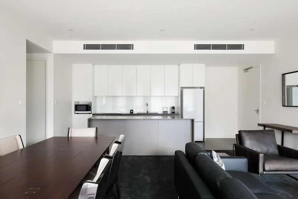 Knightsbridge Canberra 4*,